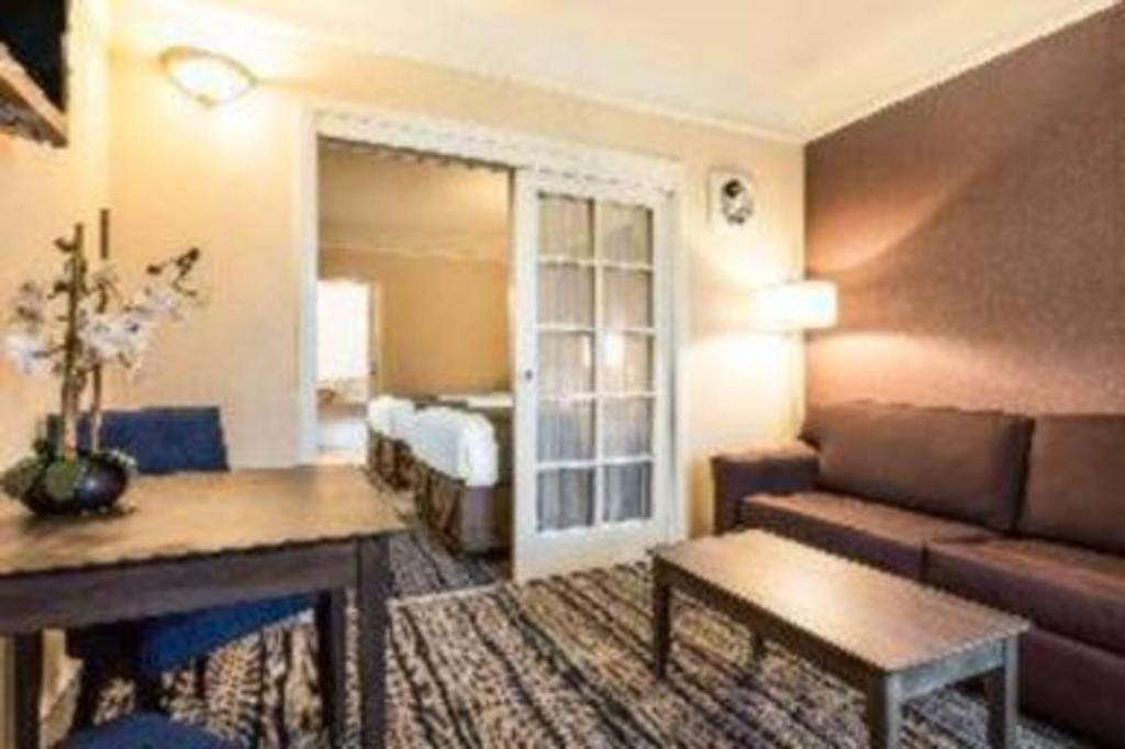 Ramada Suites By Wyndham San Diego Dış mekan fotoğraf