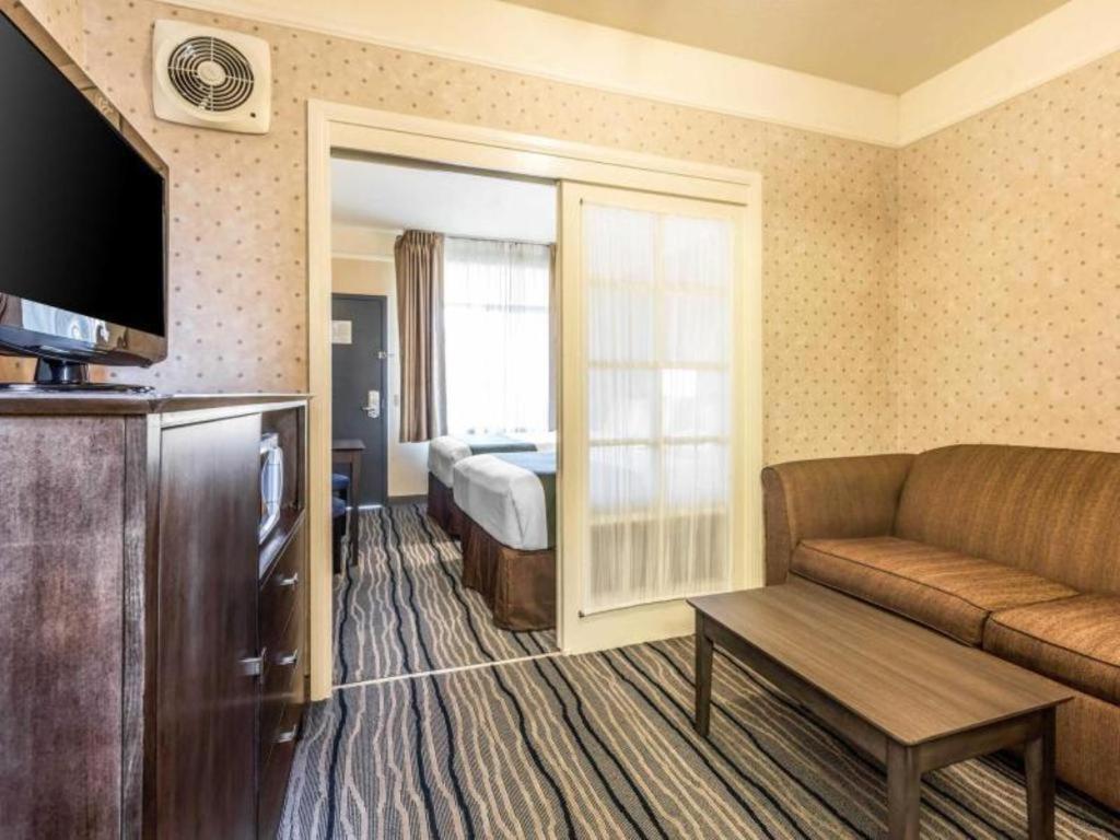 Ramada Suites By Wyndham San Diego Dış mekan fotoğraf