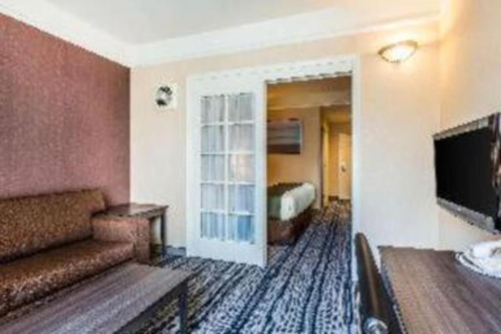 Ramada Suites By Wyndham San Diego Dış mekan fotoğraf