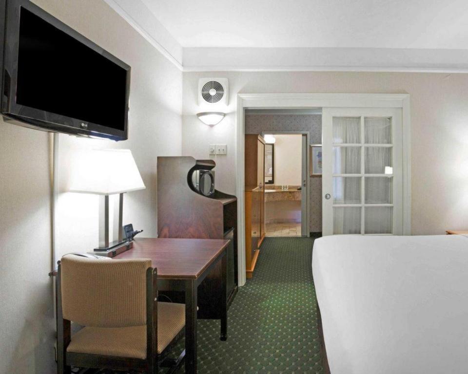 Ramada Suites By Wyndham San Diego Dış mekan fotoğraf