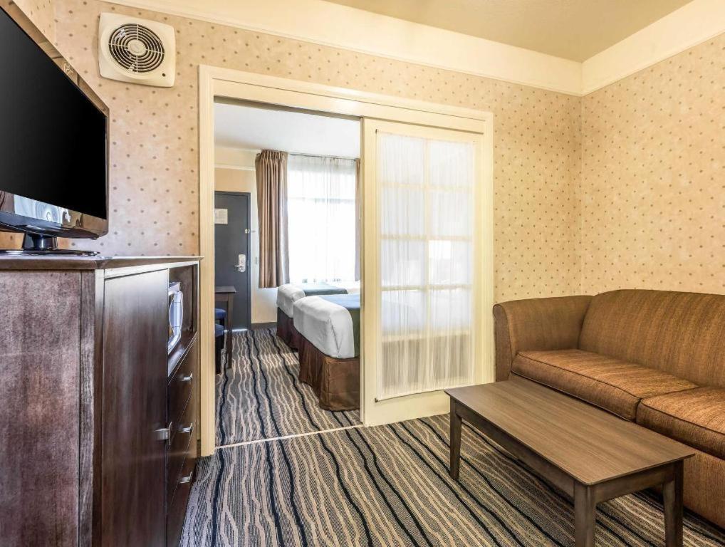 Ramada Suites By Wyndham San Diego Dış mekan fotoğraf