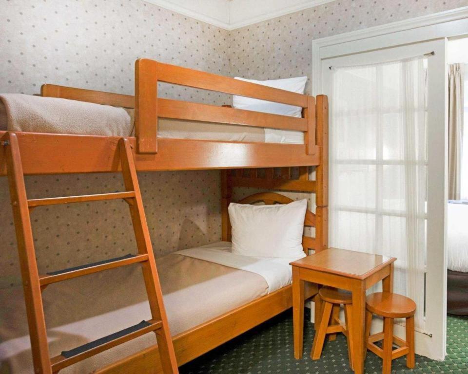 Ramada Suites By Wyndham San Diego Dış mekan fotoğraf