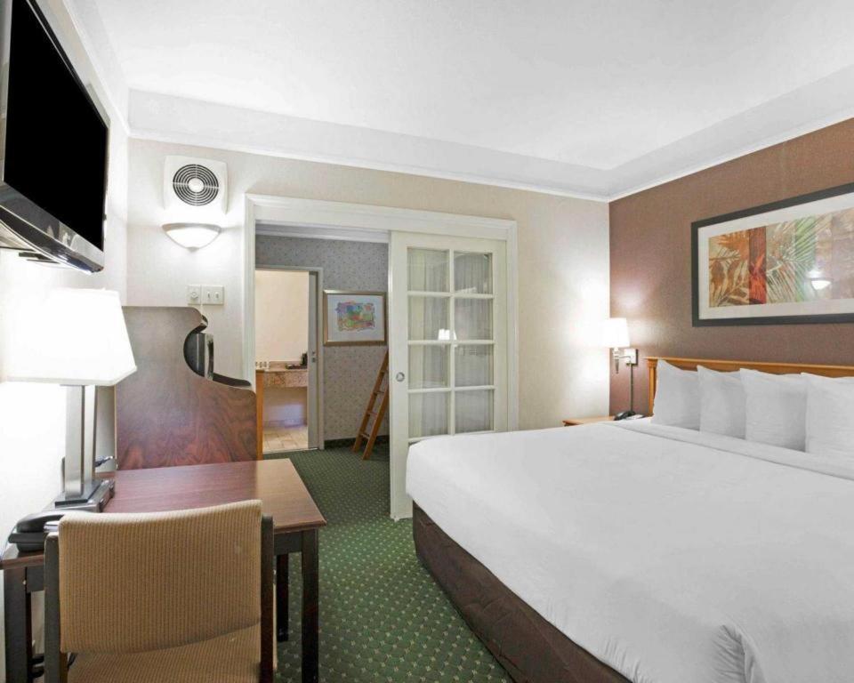 Ramada Suites By Wyndham San Diego Dış mekan fotoğraf