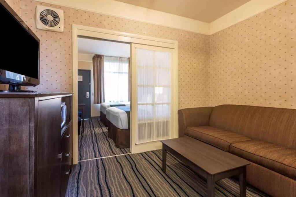 Ramada Suites By Wyndham San Diego Dış mekan fotoğraf